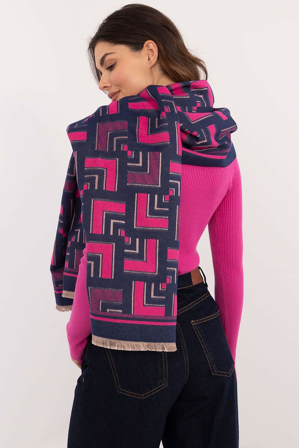 Shawl model 200537 AT