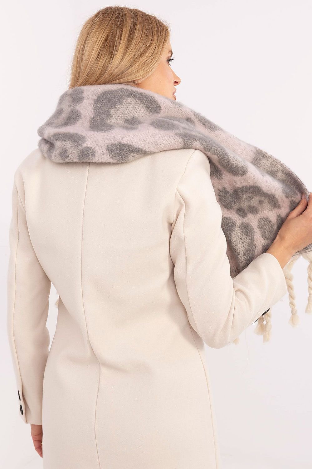 Shawl model 205960 AT