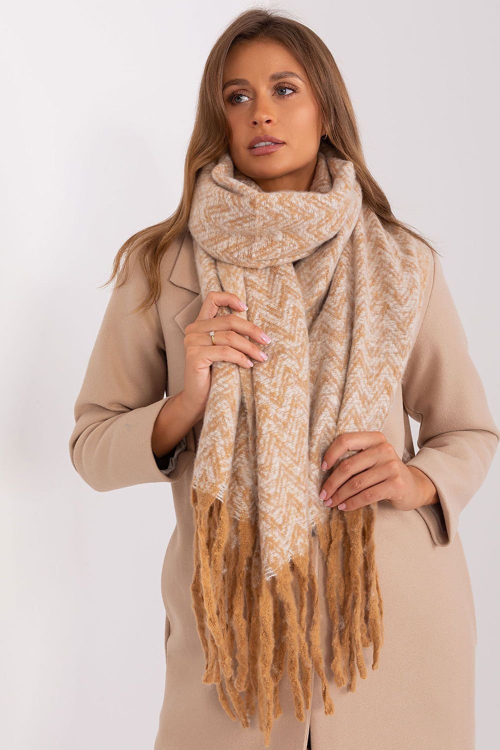 Shawl model 205970 AT