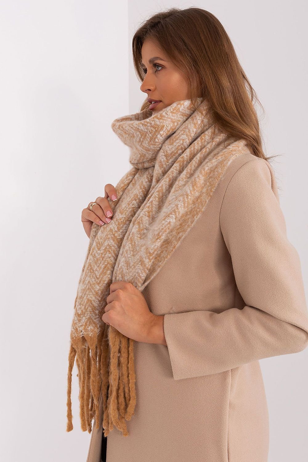 Shawl model 205970 AT