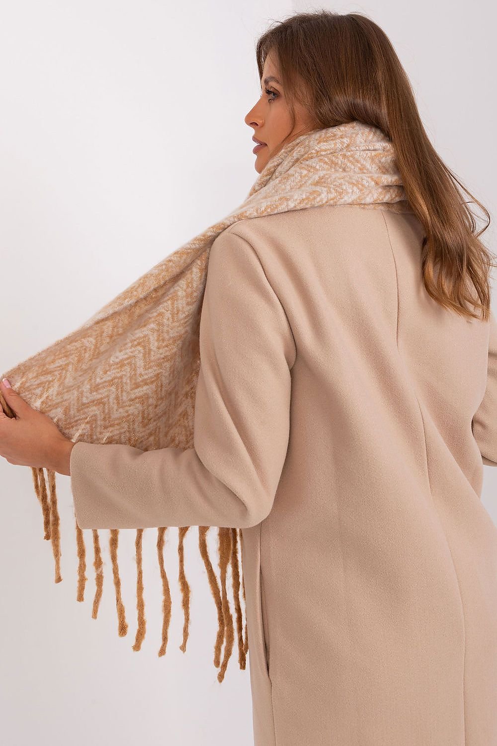 Shawl model 205970 AT