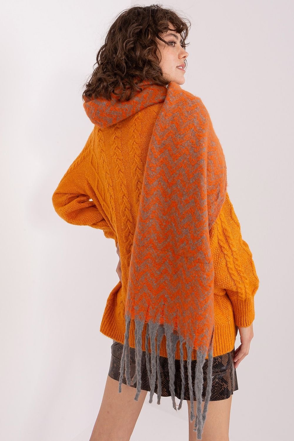 Shawl model 205973 AT